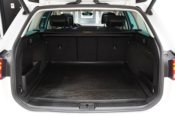 Volkswagen Passat Alltrack 23 of 25