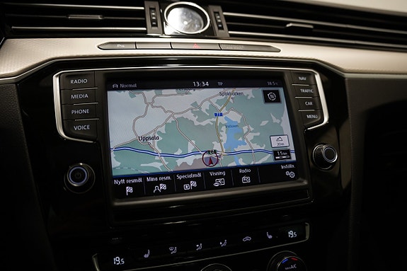 Volkswagen Passat Alltrack 18 of 25