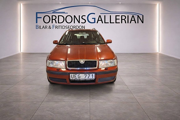Skoda Octavia 2 of 13