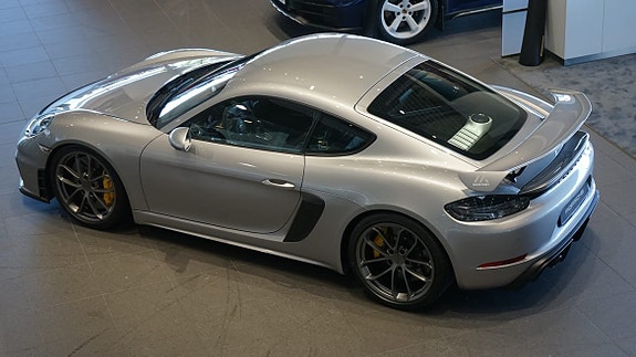 Porsche 718 Cayman GT4 3 of 8