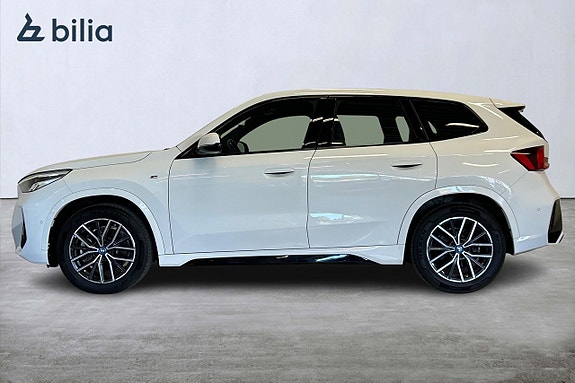 BMW iX1 4 of 22