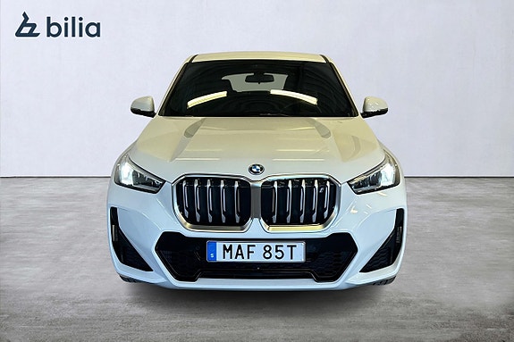 BMW iX1 2 of 22