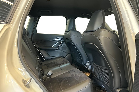 BMW iX1 18 of 22