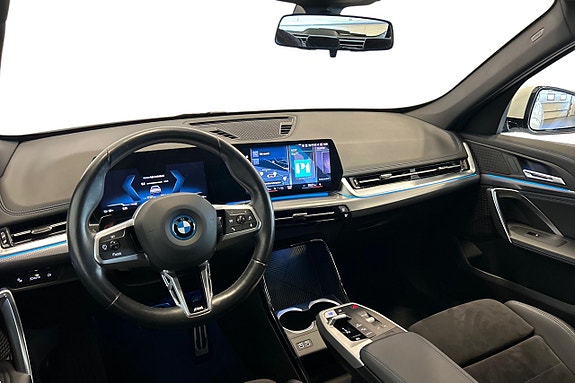 BMW iX1 10 of 22