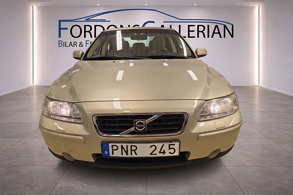 Volvo S60 2 of 13