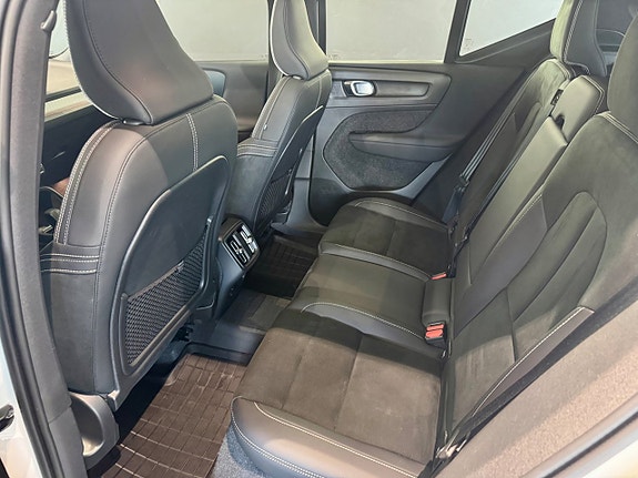 Volvo XC40 6 of 8