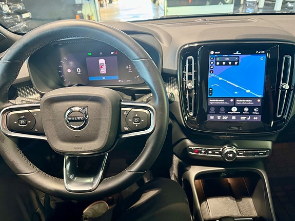 Volvo XC40 4 of 8