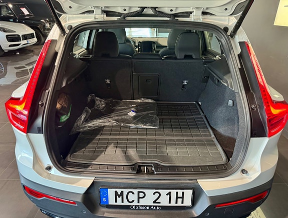 Volvo XC40 5 of 8