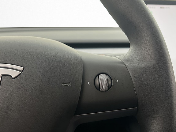 Tesla Model Y 19 of 30