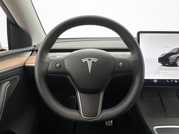 Tesla Model Y 17 of 30