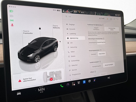 Tesla Model Y 24 of 30