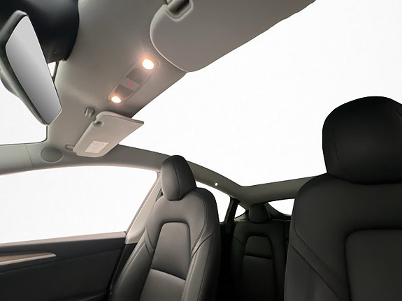 Tesla Model Y 15 of 30