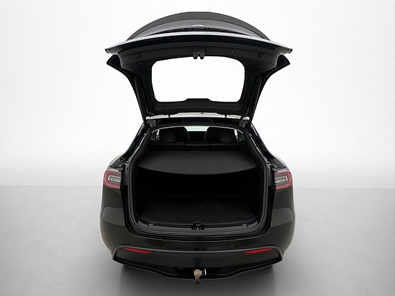 Tesla Model Y 11 of 30