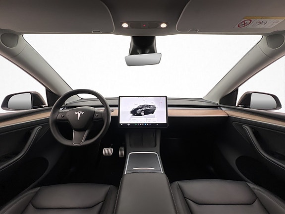 Tesla Model Y 16 of 30