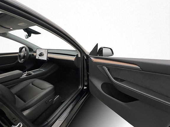 Tesla Model Y 29 of 30