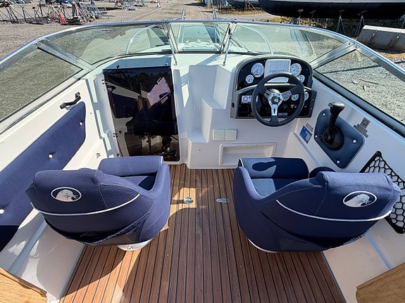 Uttern D55 Exclusive Mercruiser 3.0 135 hk -06 3 of 5