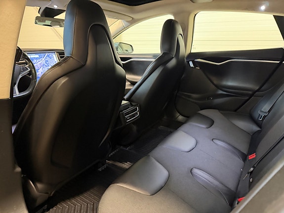 Tesla Model S 17 of 23