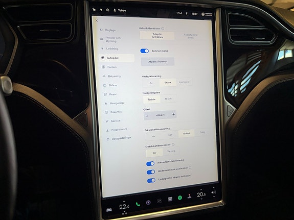 Tesla Model S 21 of 23