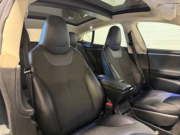 Tesla Model S 13 of 23
