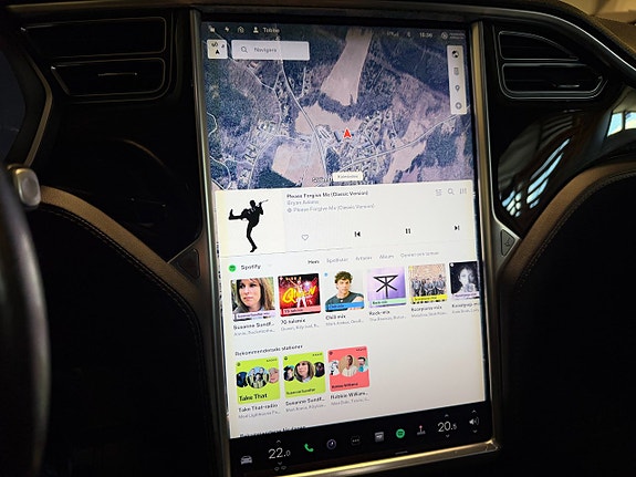 Tesla Model S 19 of 23