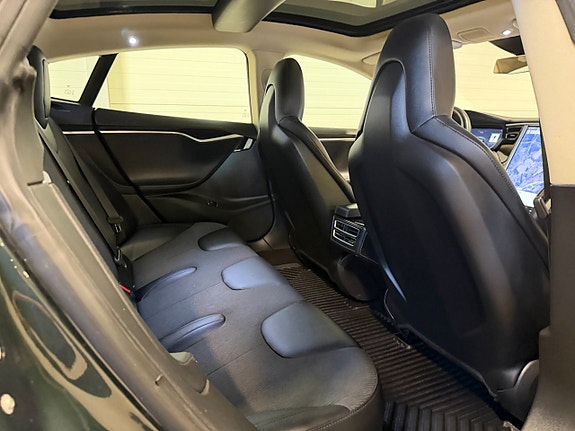 Tesla Model S 11 of 23