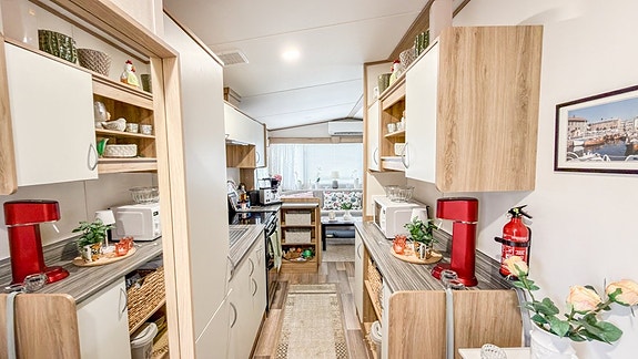 ABI Begagnad Westcoast 32 villavagn inkl plats 115 på populära Siviks Camping 5 of 18