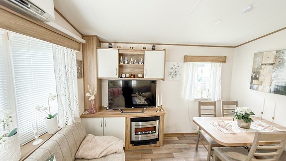 ABI Begagnad Westcoast 32 villavagn inkl plats 115 på populära Siviks Camping 18 of 18