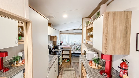 ABI Begagnad Westcoast 32 villavagn inkl plats 115 på populära Siviks Camping 2 of 18