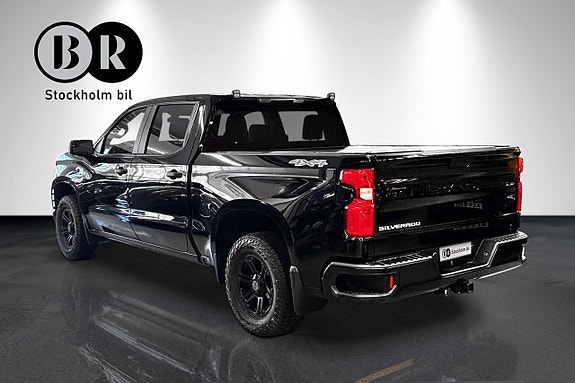 Chevrolet Silverado 1500 2 of 17