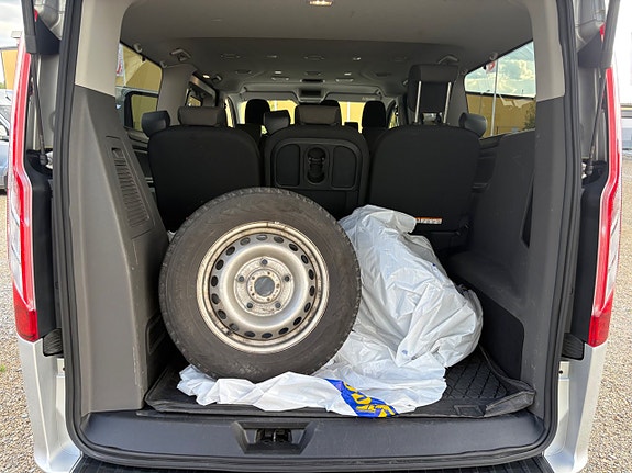 Ford Custom Tourneo 12 of 12