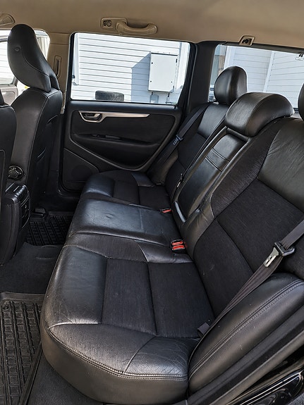Volvo V70 8 of 10