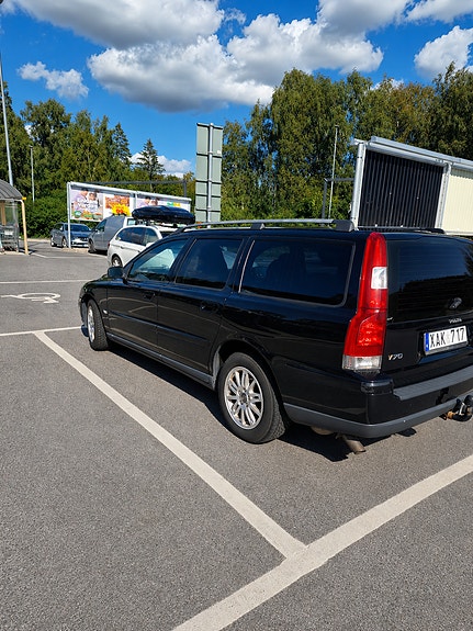 Volvo V70 2 of 10