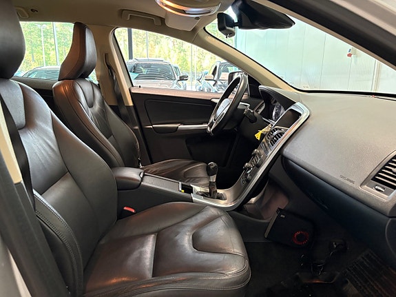 Volvo XC60 12 of 20