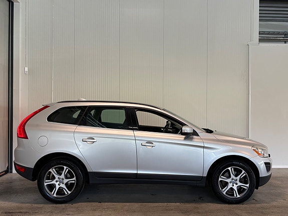 Volvo XC60 2 of 20