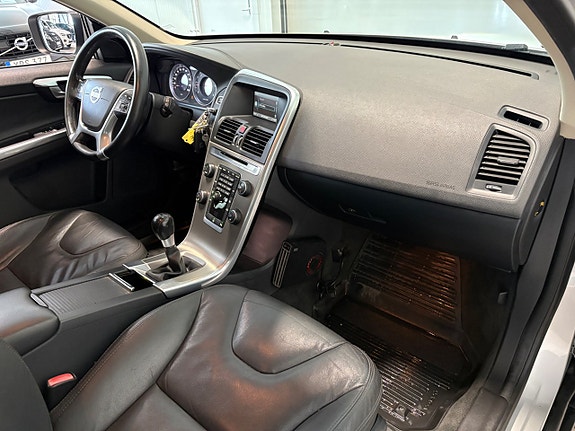 Volvo XC60 11 of 20