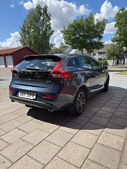 Volvo V40 2 of 7