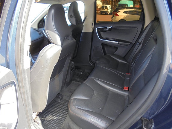 Volvo XC60 10 of 13