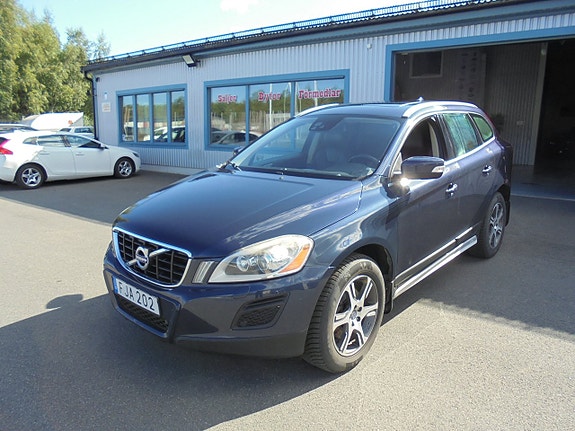 Volvo XC60 2 of 13