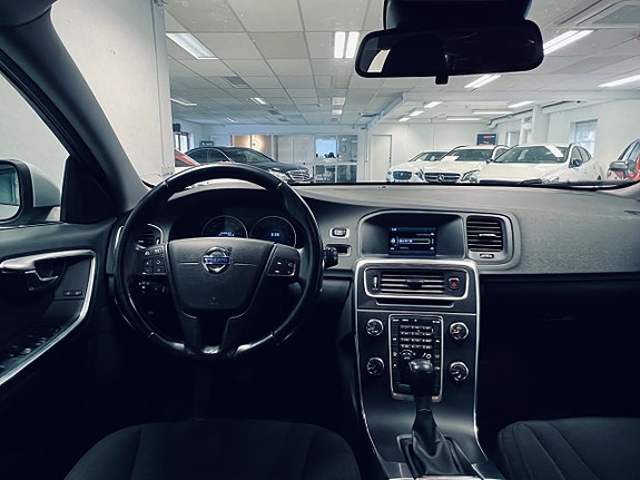 Volvo V60 14 of 21