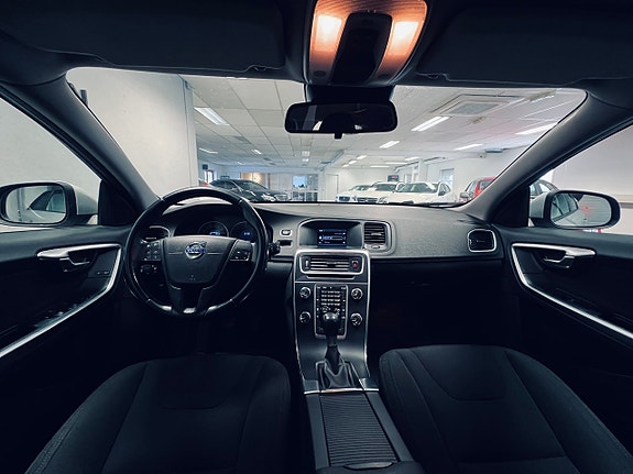 Volvo V60 8 of 21