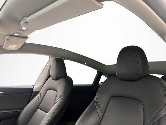 Tesla Model Y 13 of 30