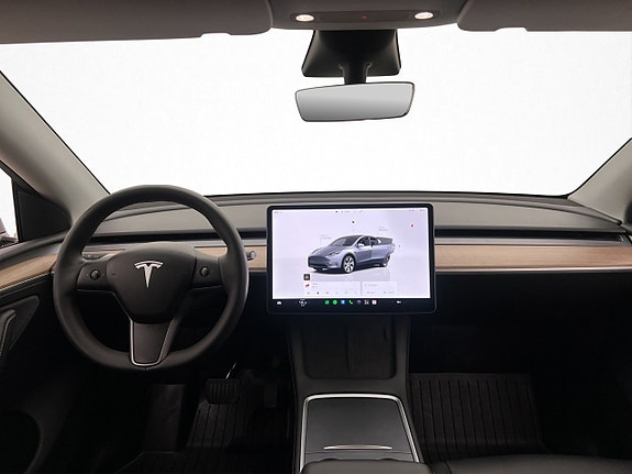 Tesla Model Y 17 of 30