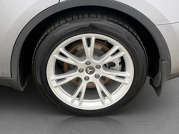 Tesla Model Y 29 of 30