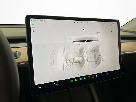 Tesla Model Y 23 of 30