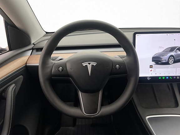 Tesla Model Y 11 of 30