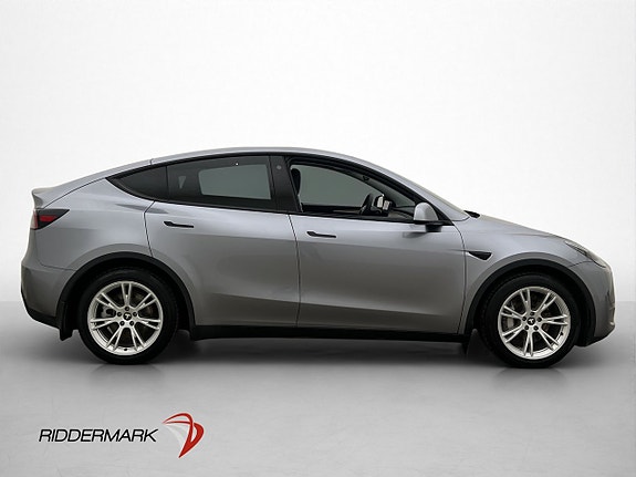 Tesla Model Y 8 of 30