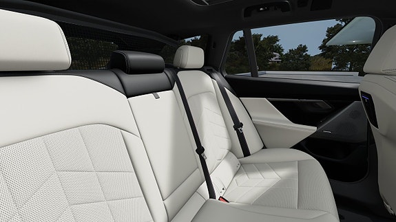 BMW i5 11 of 13