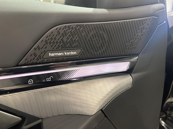 BMW i5 13 of 18