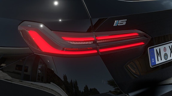 BMW i5 8 of 13