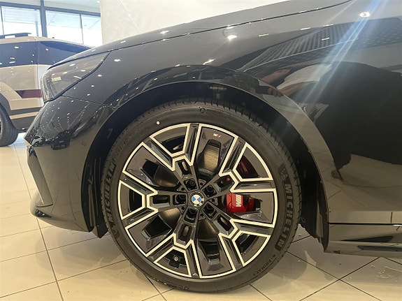 BMW i5 8 of 18